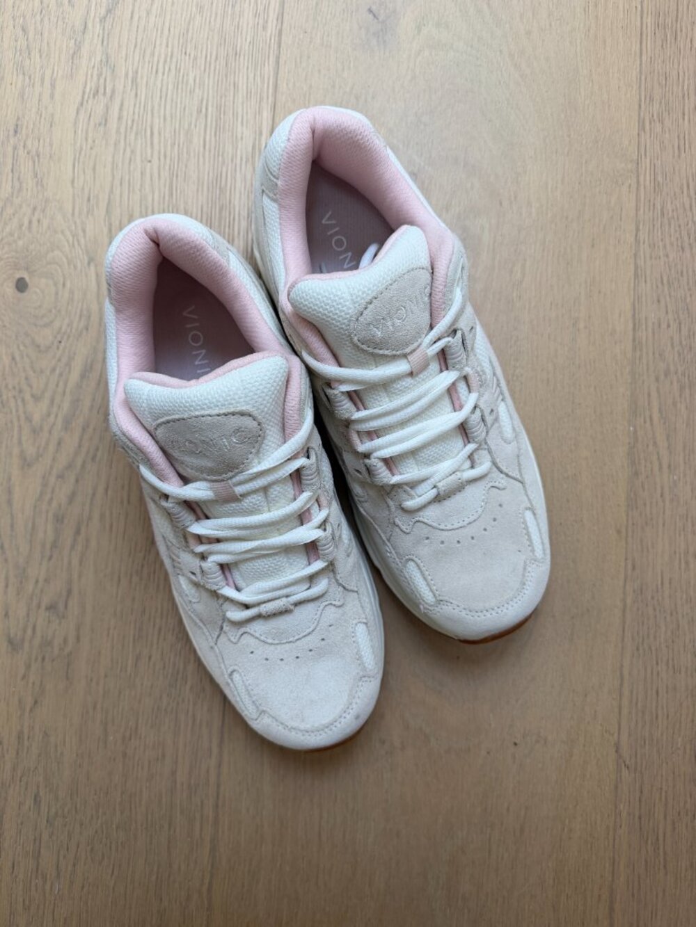 Vionic 23Walk Sneaker - Picture 2 of 3